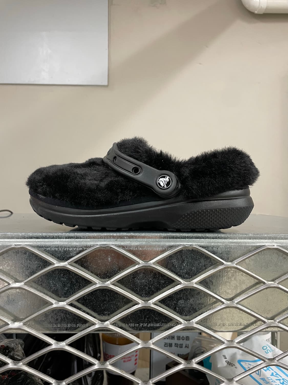 크록스 클래식 퍼 슈어 클로그 블랙 W7  상품이미지1