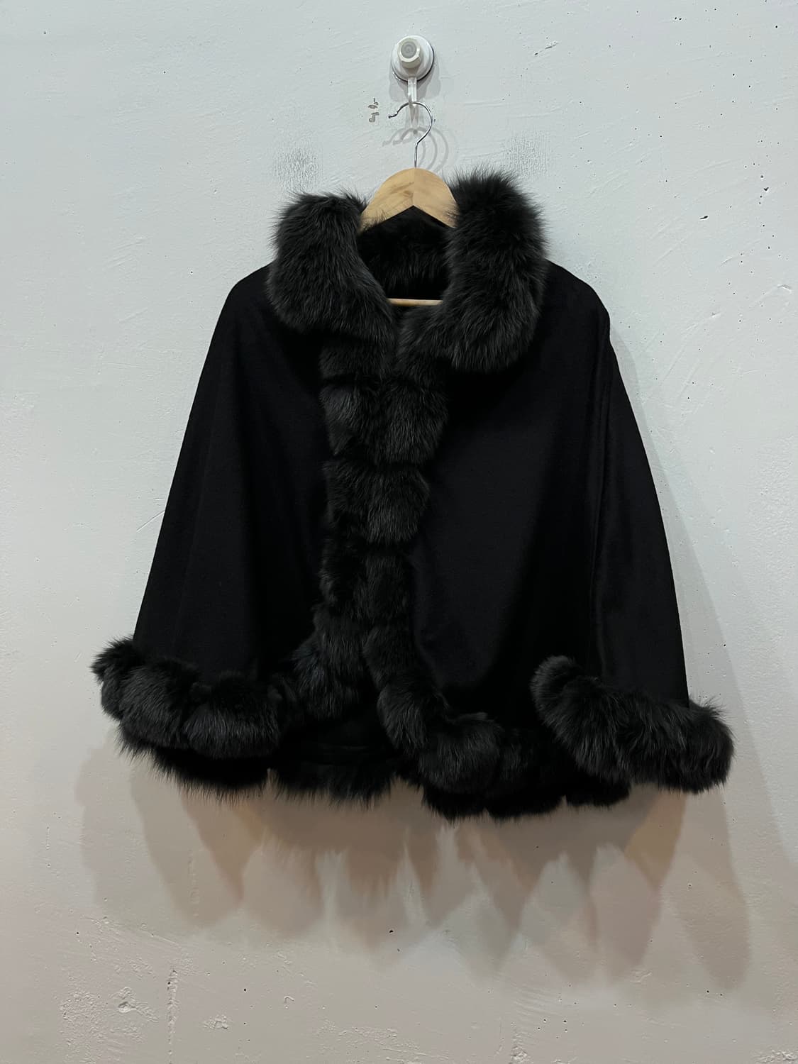 SAGA FURS 사가 퍼 캐시미어100% 케이프 상품이미지1