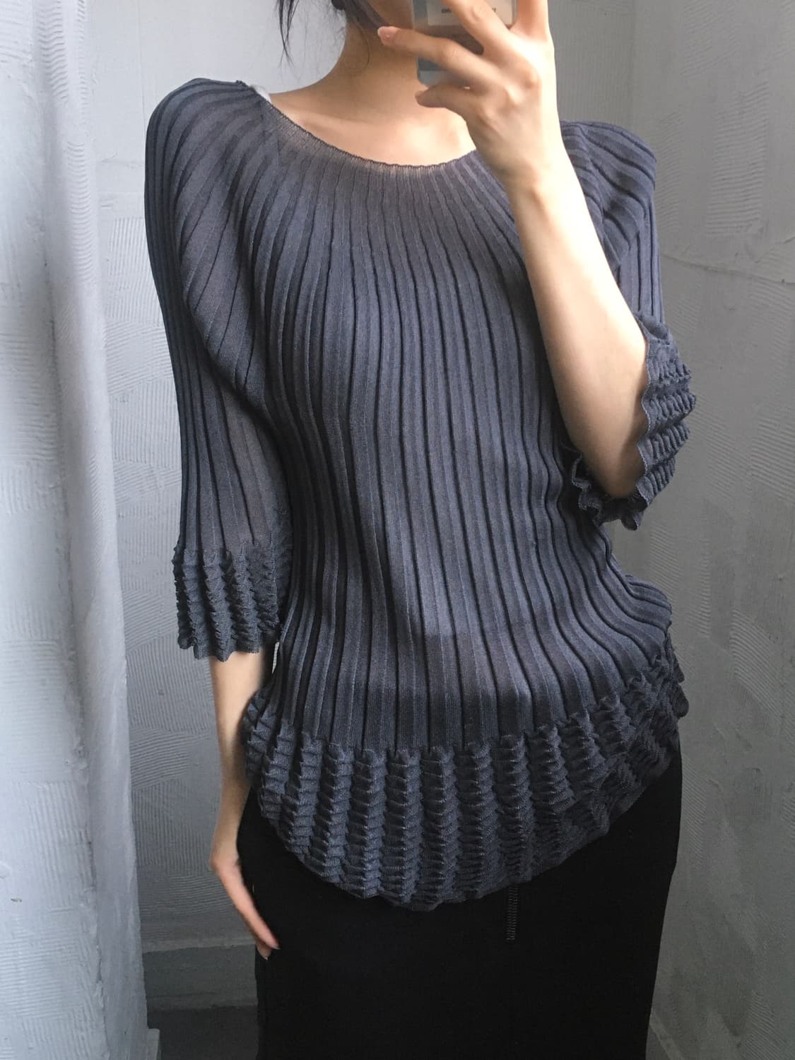 Pleats Please 플리츠플리즈 그레이 프릴 시스루 탑  상품이미지1