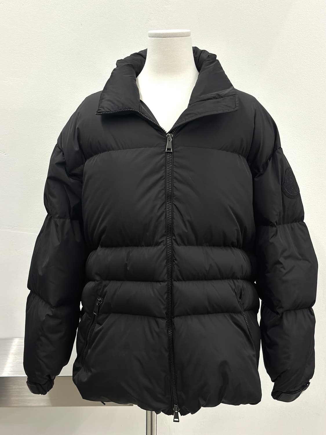 몽클레어 티악 빅와펜 패딩 자켓  상품이미지1