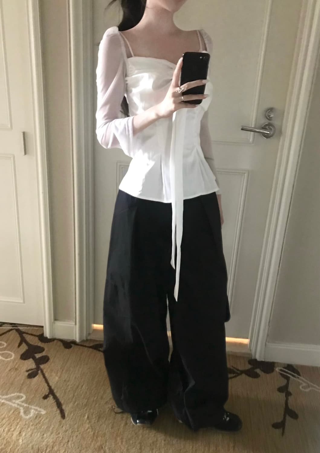 힐다 고희 실키 스완 블라우스 화이트 상품이미지3