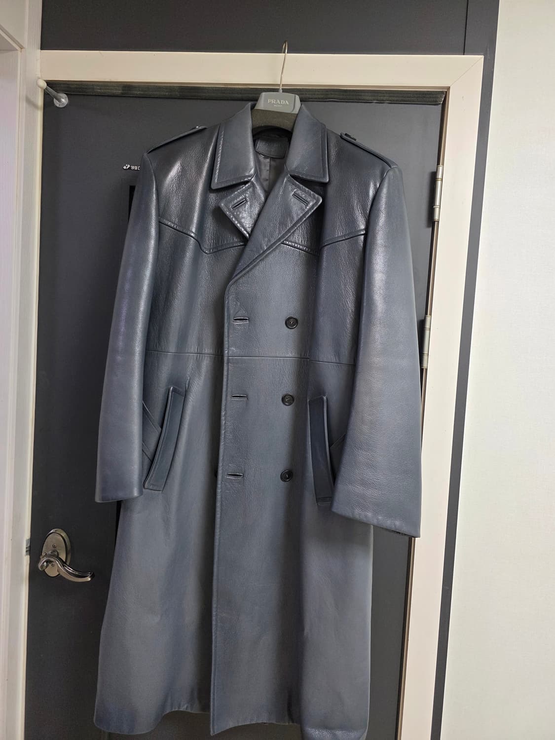 프라다 22fw 고트레더 더블 장교 코트 상품이미지1