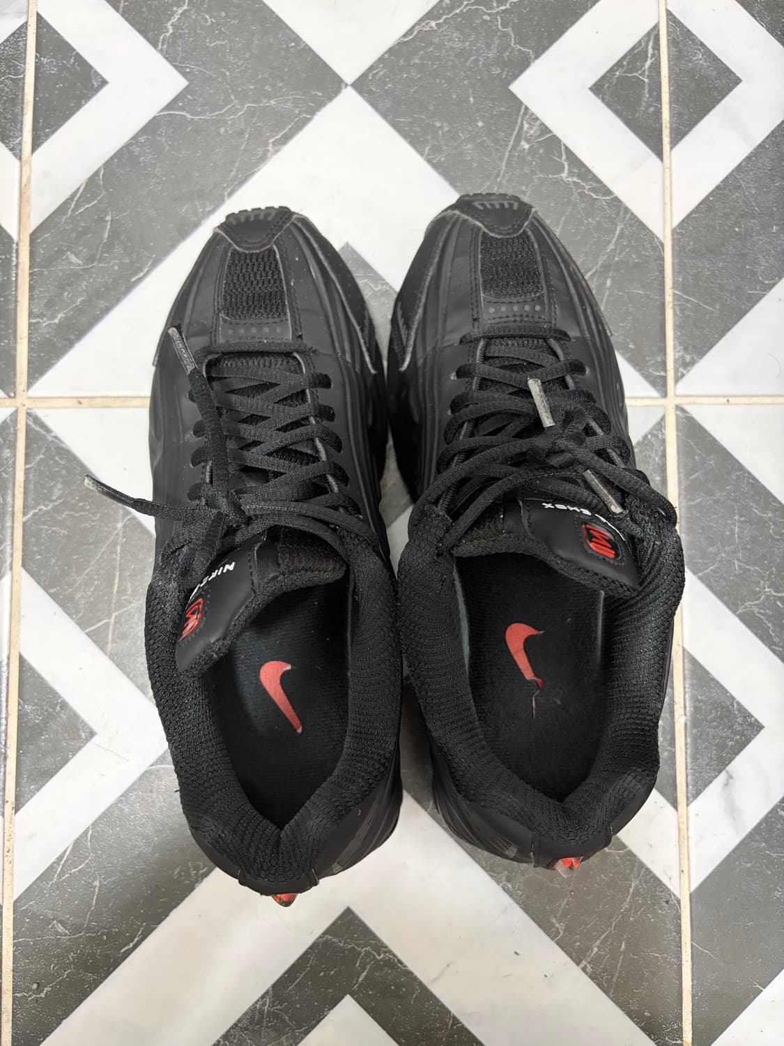 나이키 샥스 R4 블랙 상품이미지2