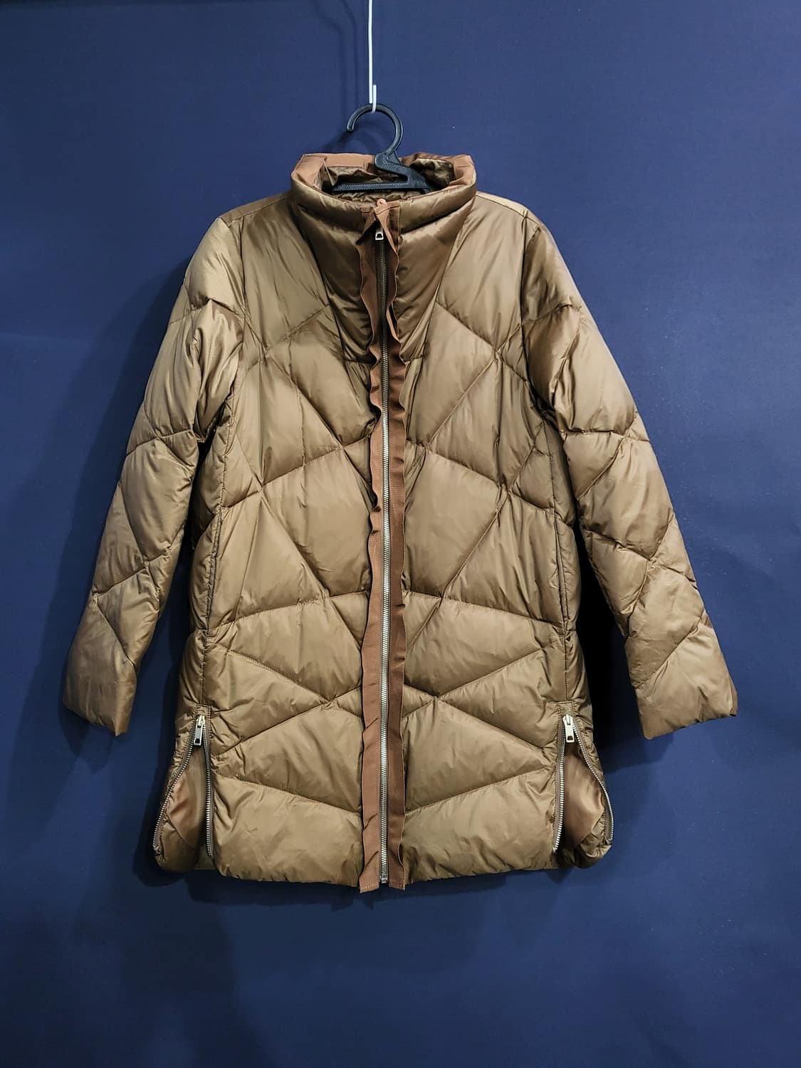 더 아이잗 컬렉션 세미오버핏 구스다운패딩 상품이미지1