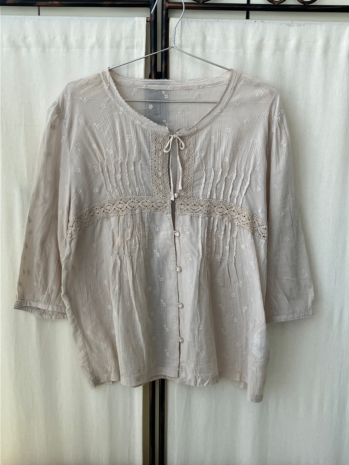 flower embroidery crochet pintuck blouse 상품이미지4