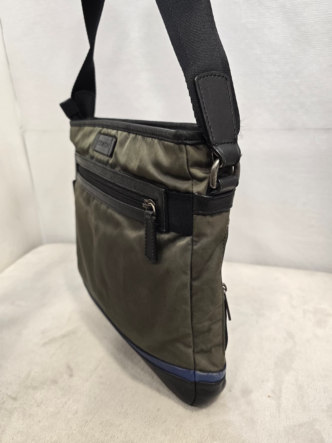 코치 남성 크로스백 올리브색 상품이미지4