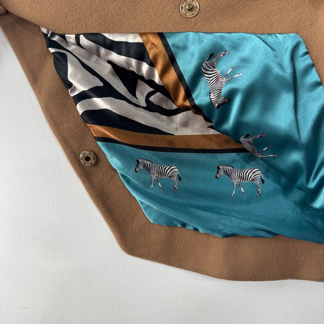 제시뉴욕 Alexis N 폭스퍼 캐시미어 케이프 상품이미지4