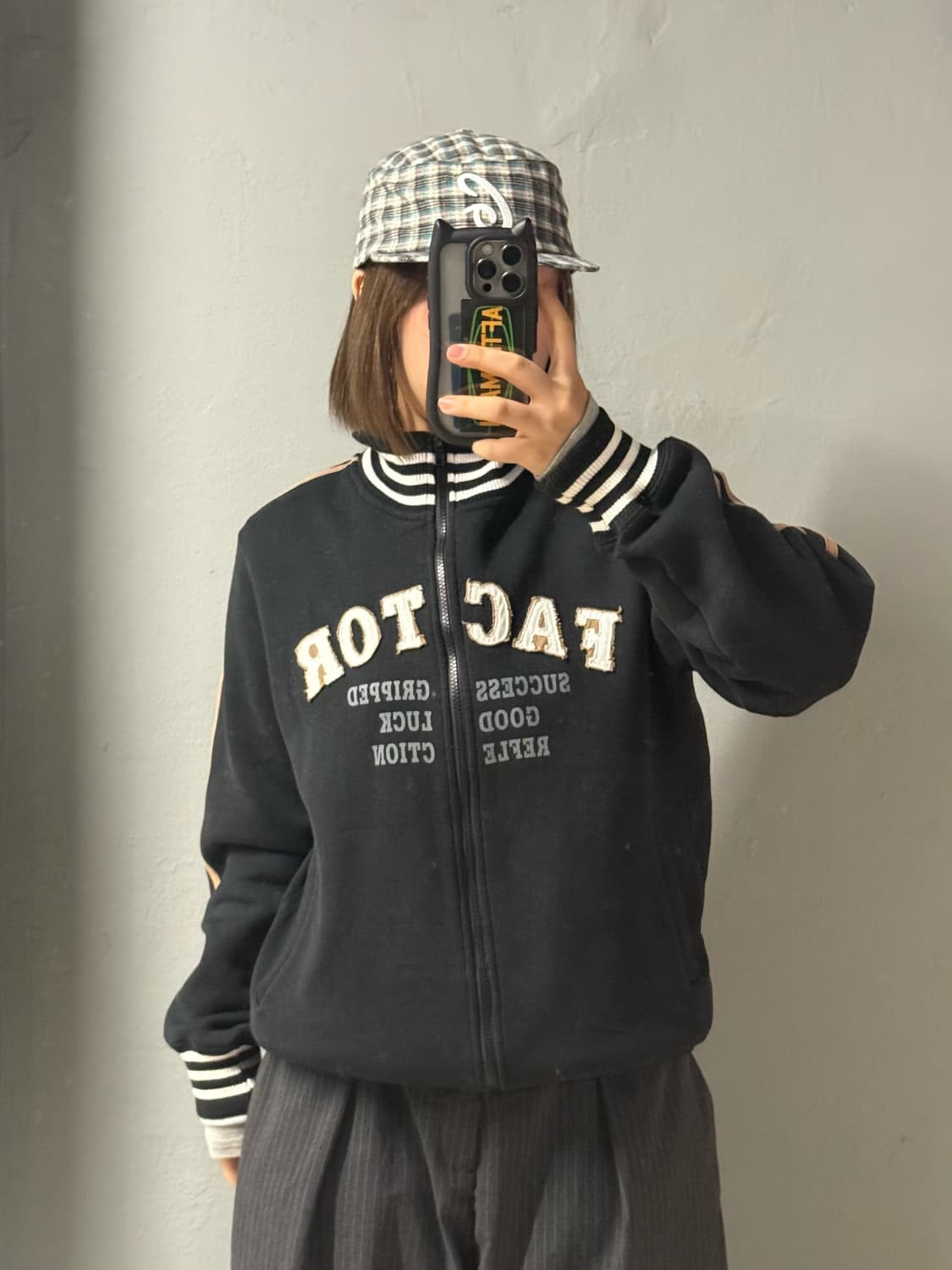 lettering point line detail 2-way zip-up 상품이미지3