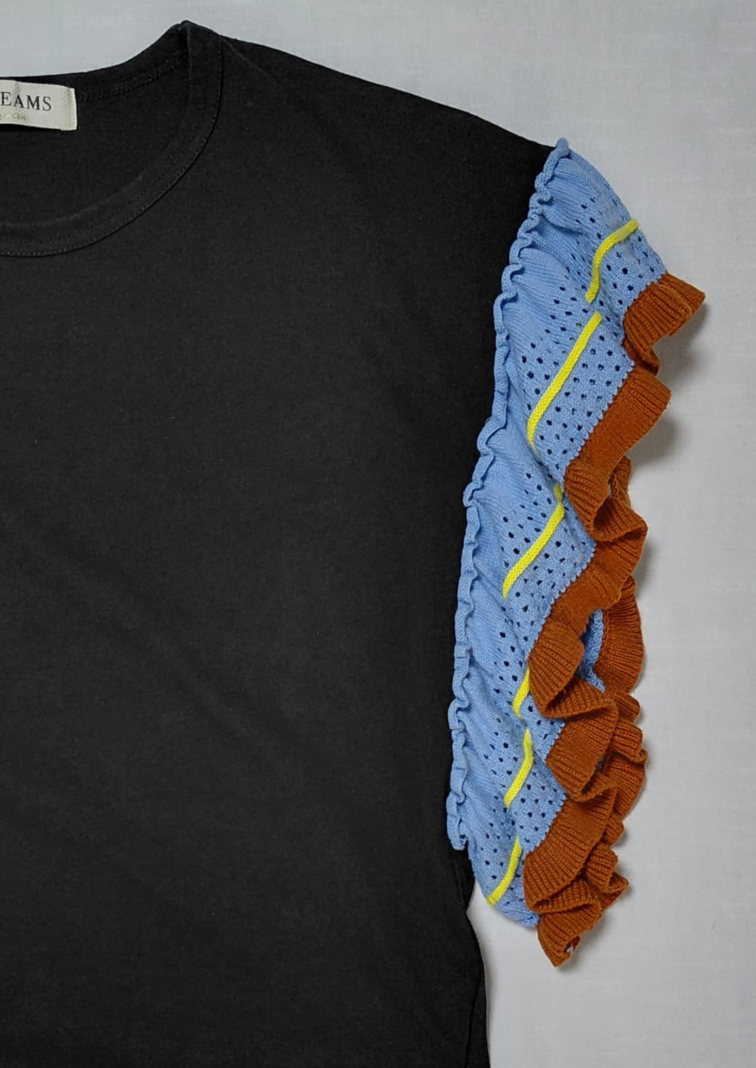 [Ray BEAMS/M] 레이 빔즈 배색 프릴 소매 티셔츠 상품이미지4