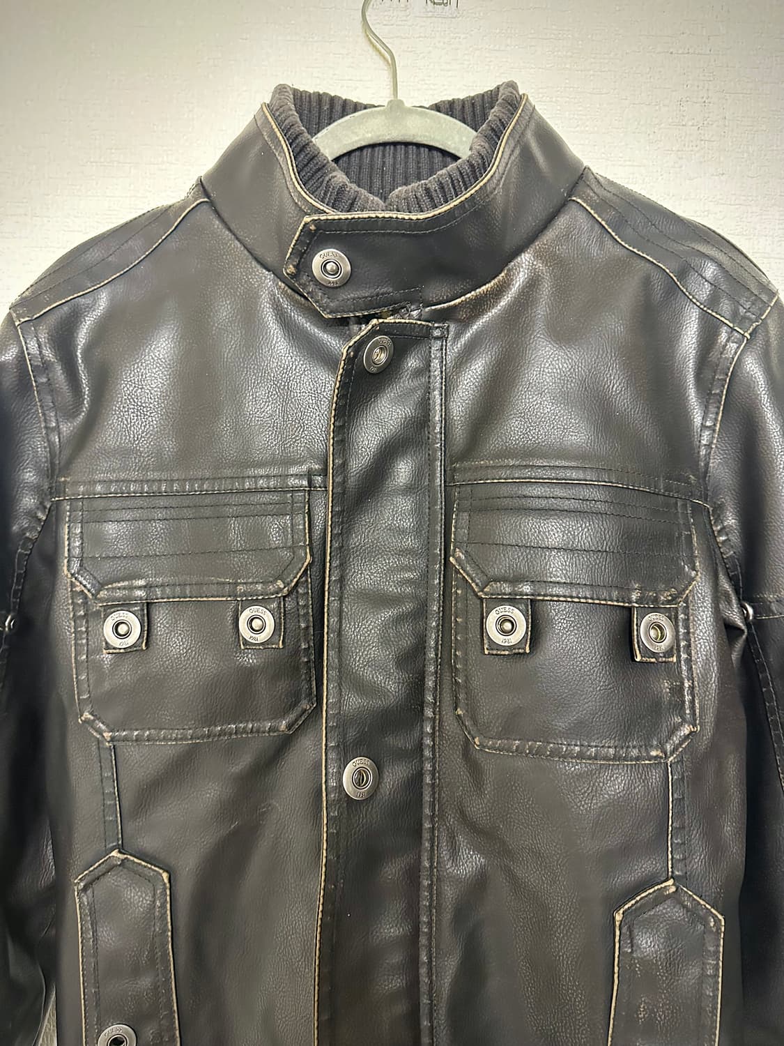 게스 투웨이 카우하이드레더 사파리자켓 상품이미지2