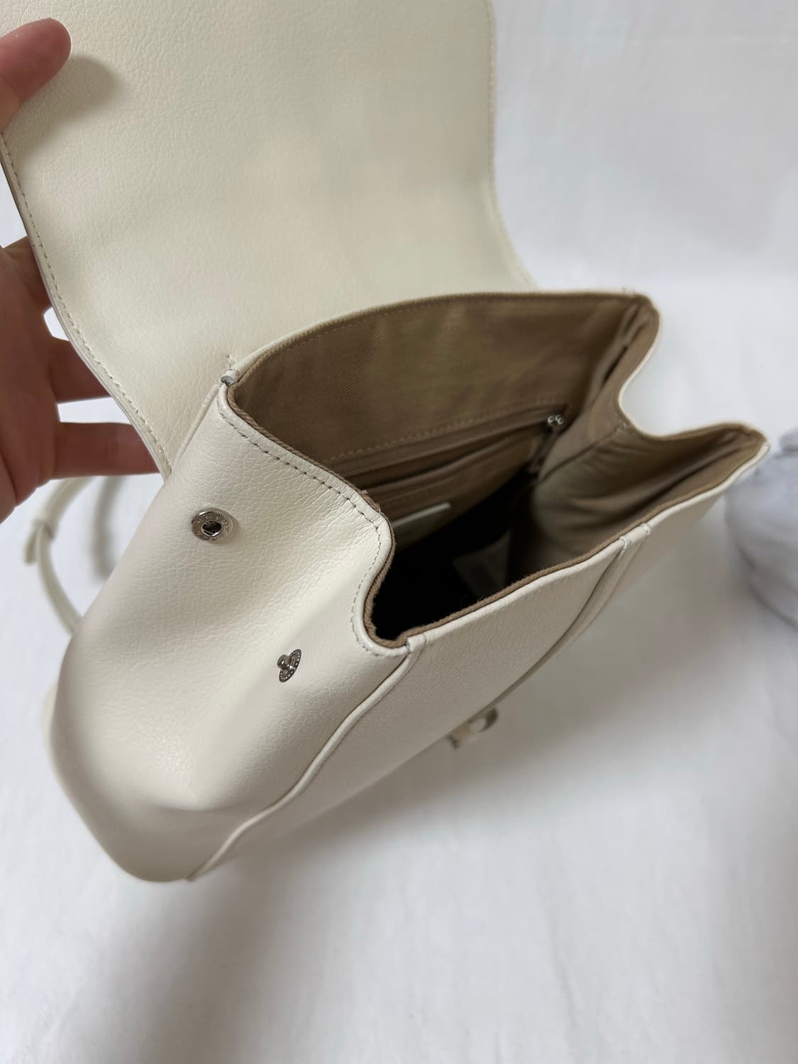 MONOROW 아이보리 가죽 백팩 상품이미지4