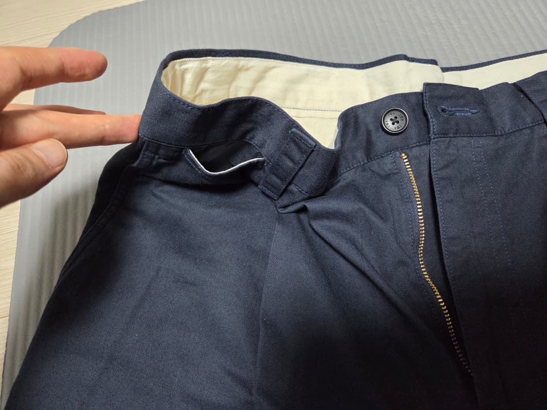 유니클로 jw앤더슨JWA원턱 와이드치노팬츠 82사이즈(31,32) 판매 상품이미지6