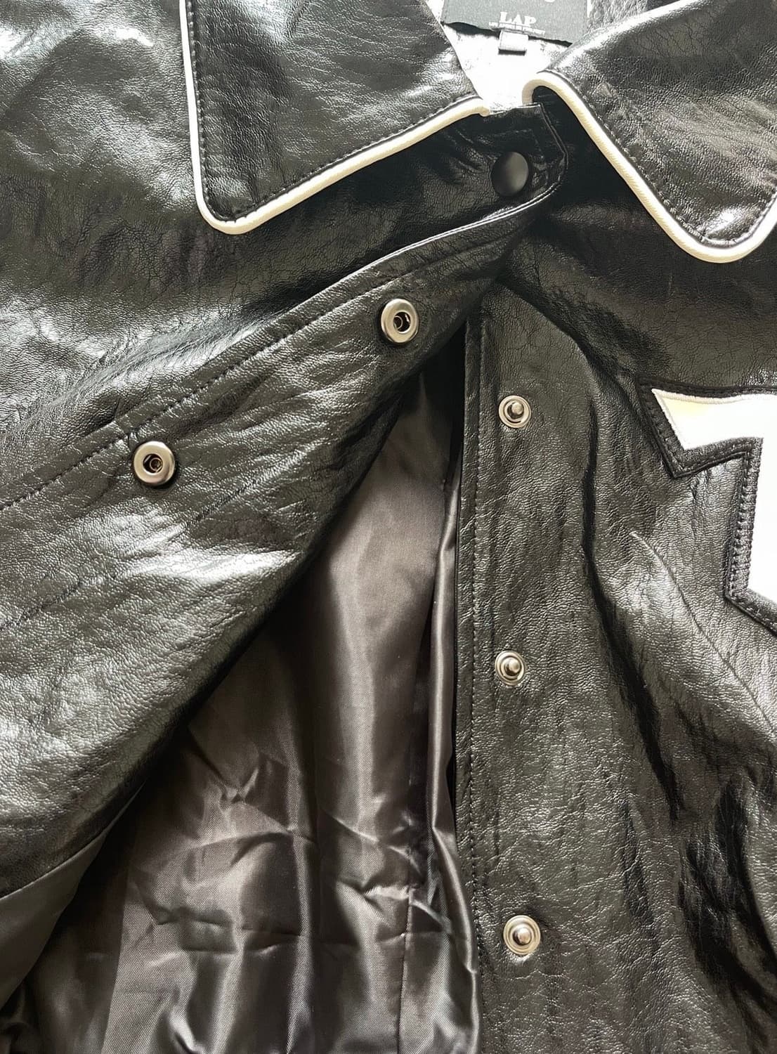 기아타이거즈 x LAP 콜라보 에코레더 바시티 점퍼 상품이미지3