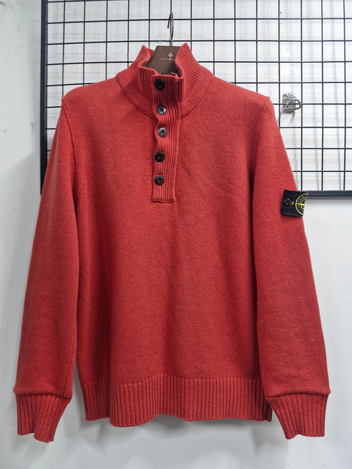 95M 스톤아일랜드 하이넥 반집업 버튼 울 니트. 상품이미지1