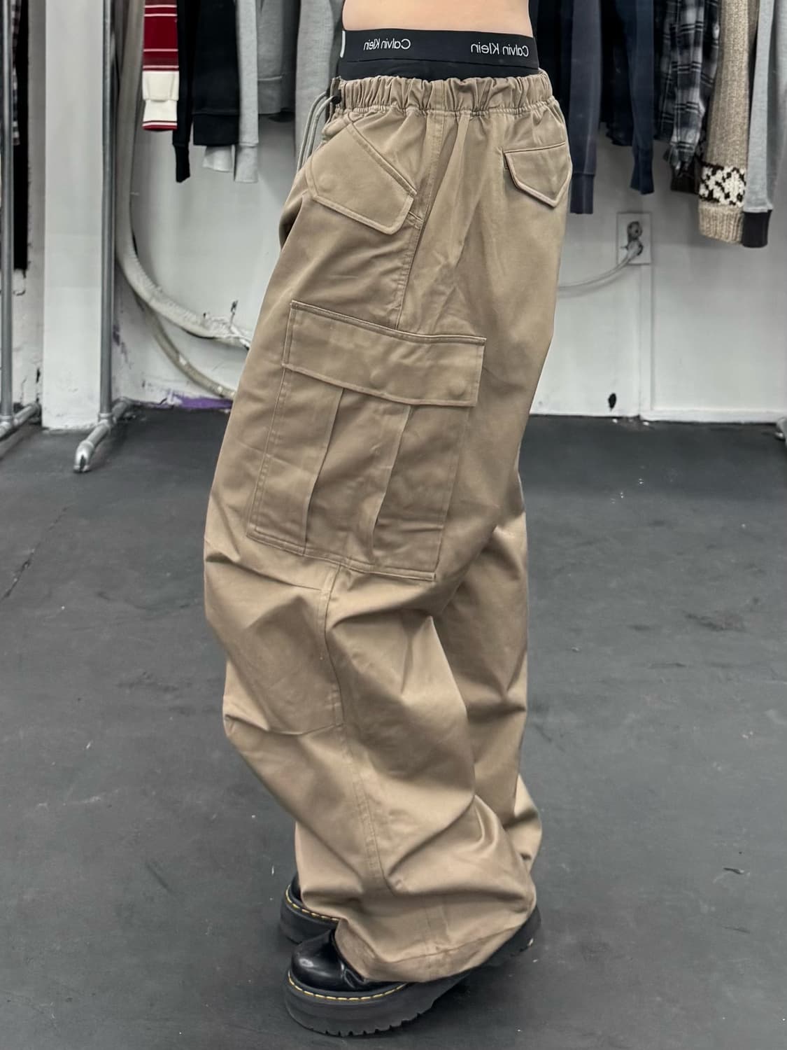아웃스탠딩 베이지 카고팬츠 상품이미지3
