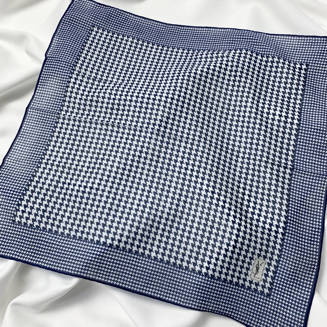 [정품] YSL 입생로랑 패턴 빈티지 쁘띠스카프 손수건 상품이미지1