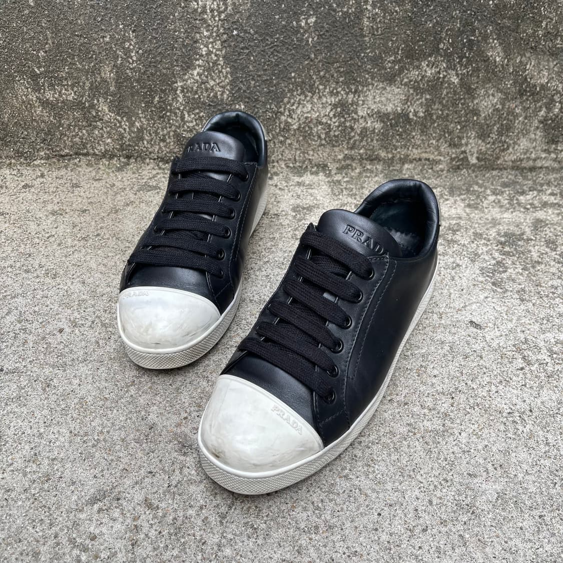 [37] 프라다 로고 레더 여성 스니커즈 (230) 상품이미지1