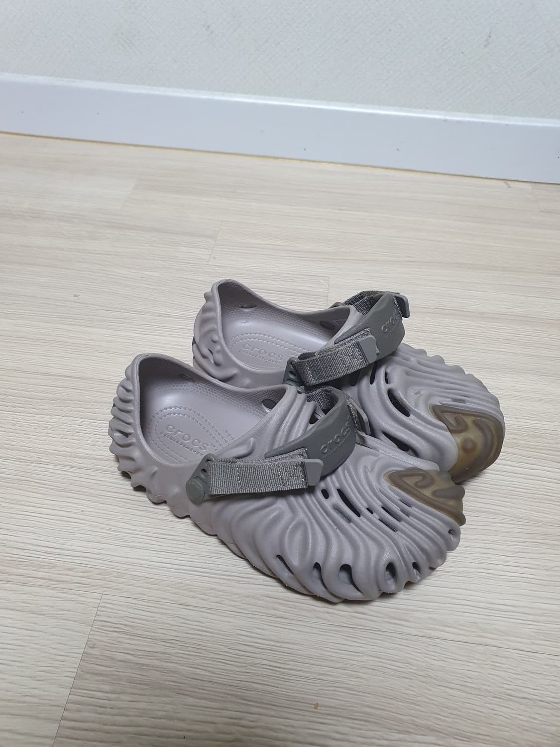 크록스 살레헤뱀버리 샌들 250~55 상품이미지2