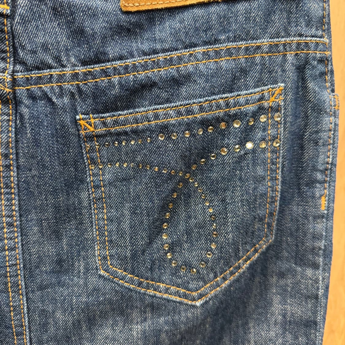 캘빈클라인 진스 데님 스커트 백 포켓 큐빅 장식 디테일 H라인 진청 상품이미지6