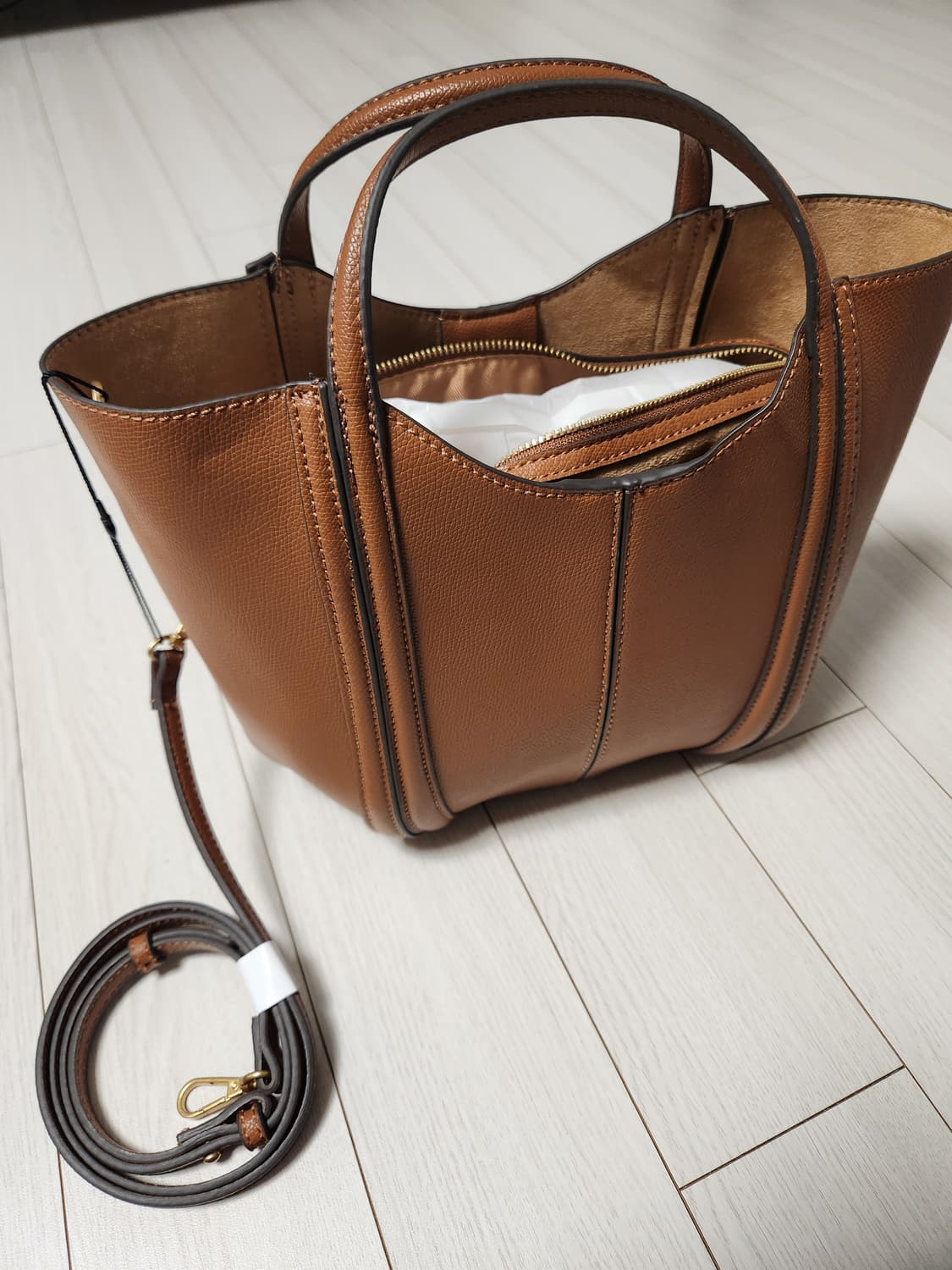 새상품)ZARA 자라 톱스티칭 시티백 토트백 크로스백 다크샌드

여러 중 상품이미지2