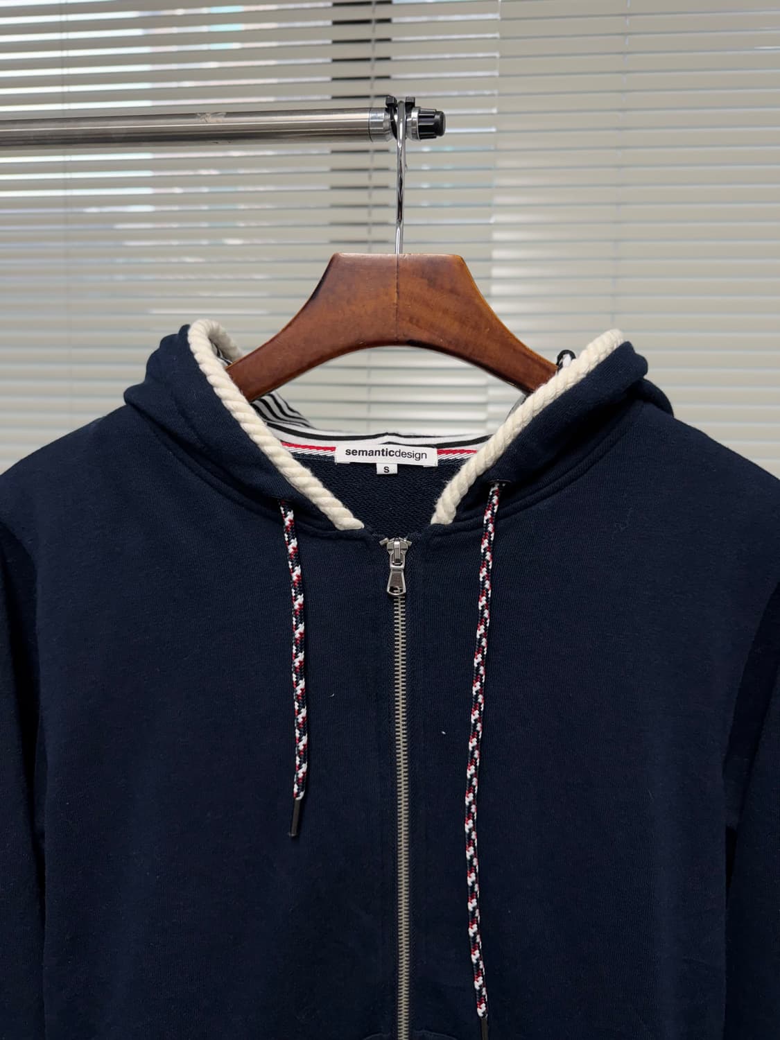 semantic design 후드 집업 상품이미지2