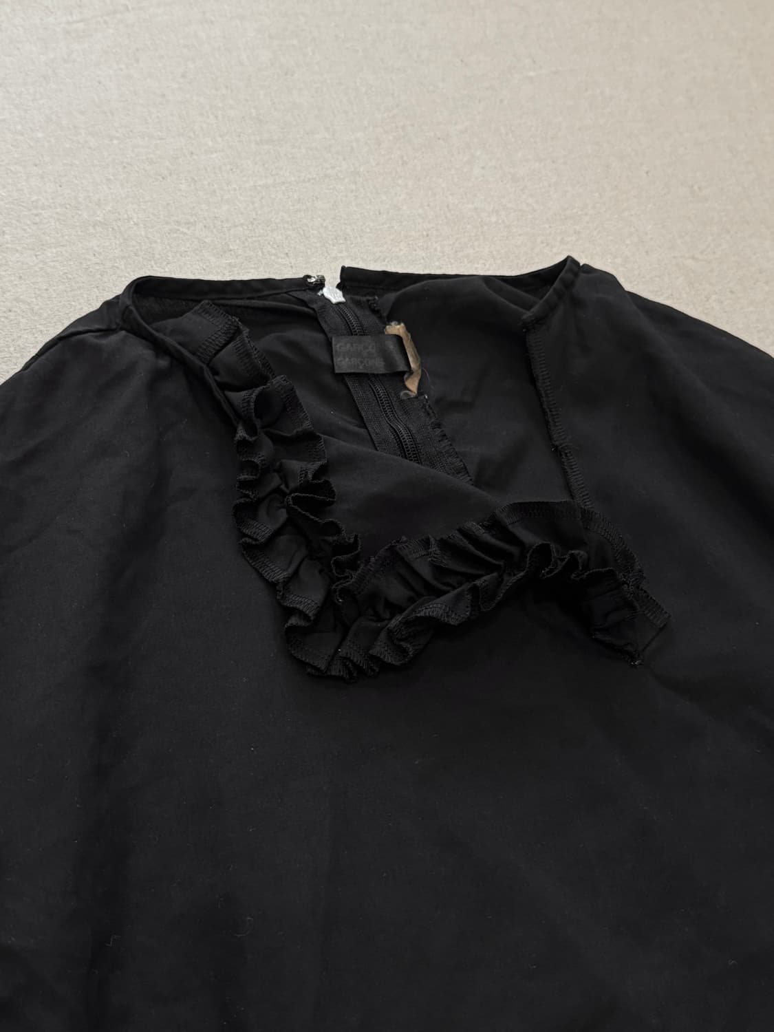 꼼데가르송 꼼꼼 18ss 비대칭 프릴넥 블라우스 셔츠 상품이미지3