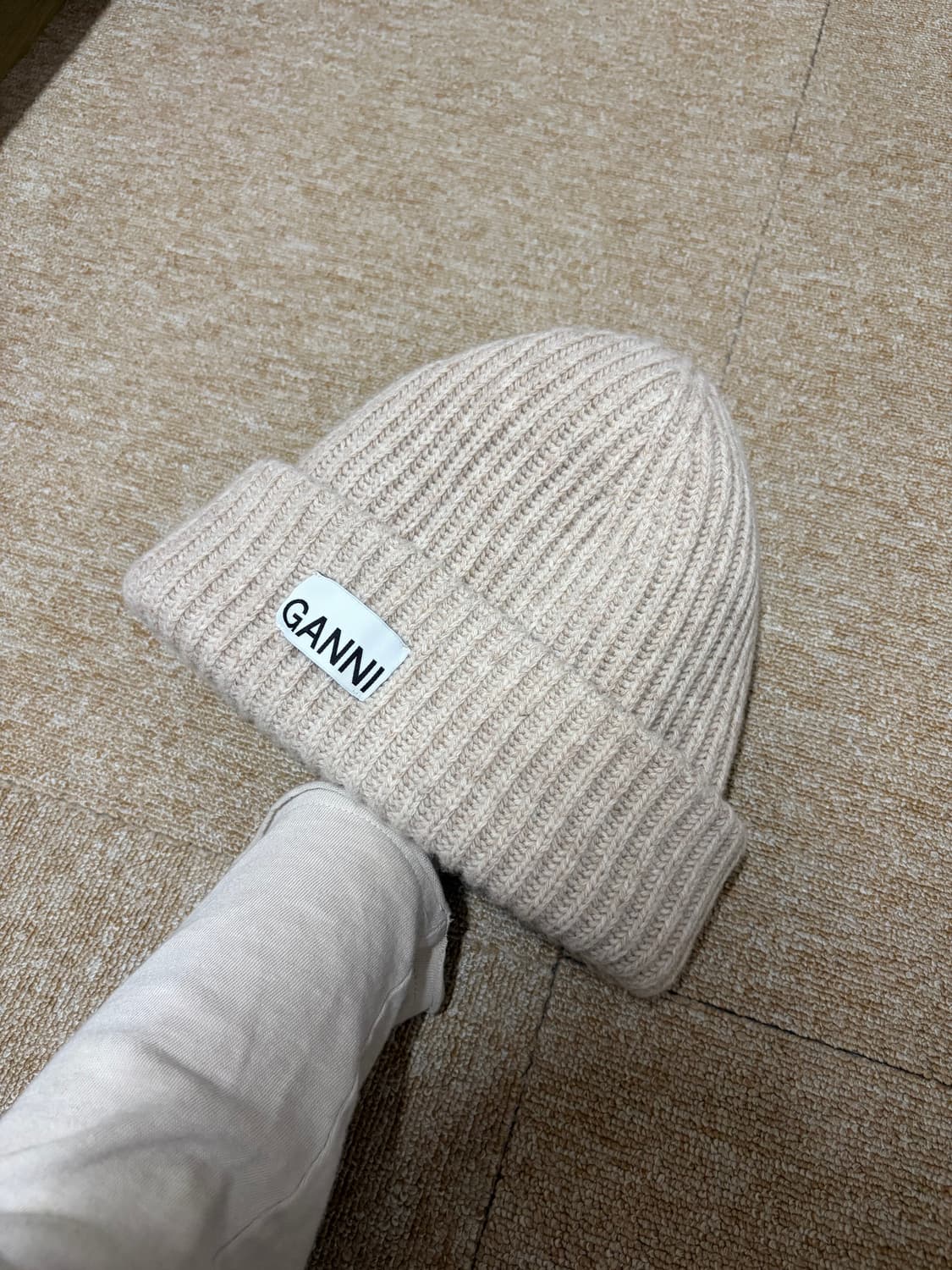 ganni 오버사이즈 로고 비니 샌드 베이지 상품이미지1