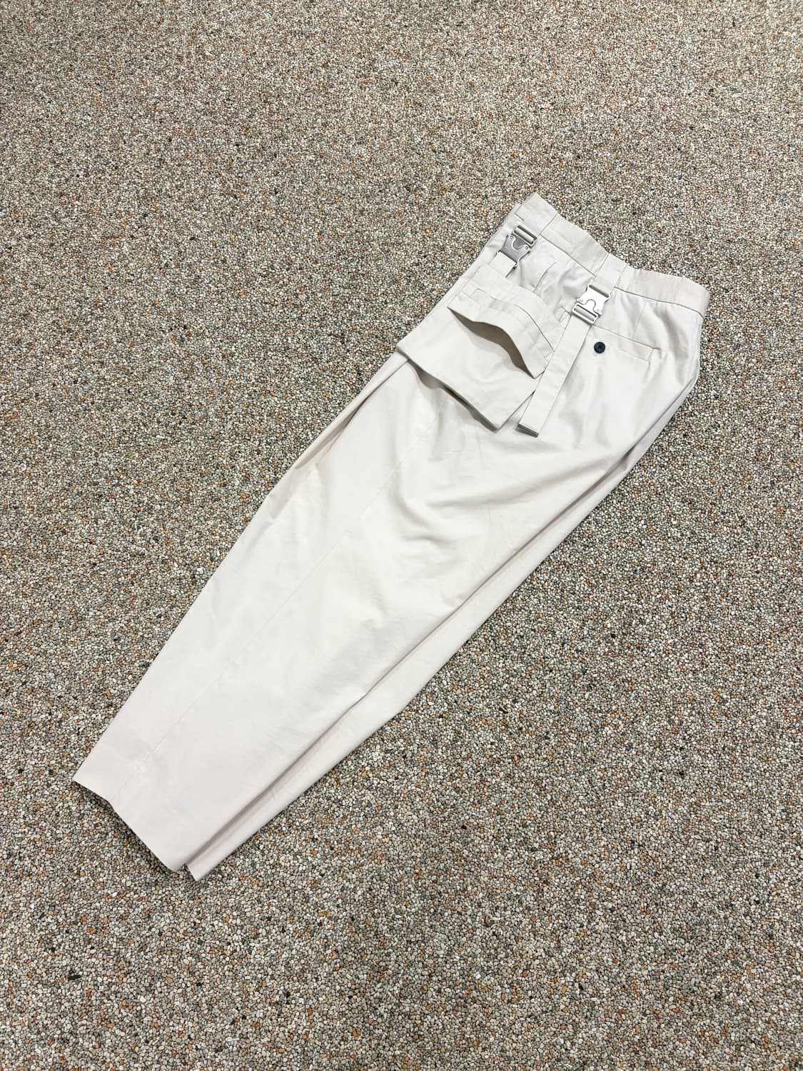 우영미 원턱 버클 포켓 슬랙스 팬츠 상품이미지1