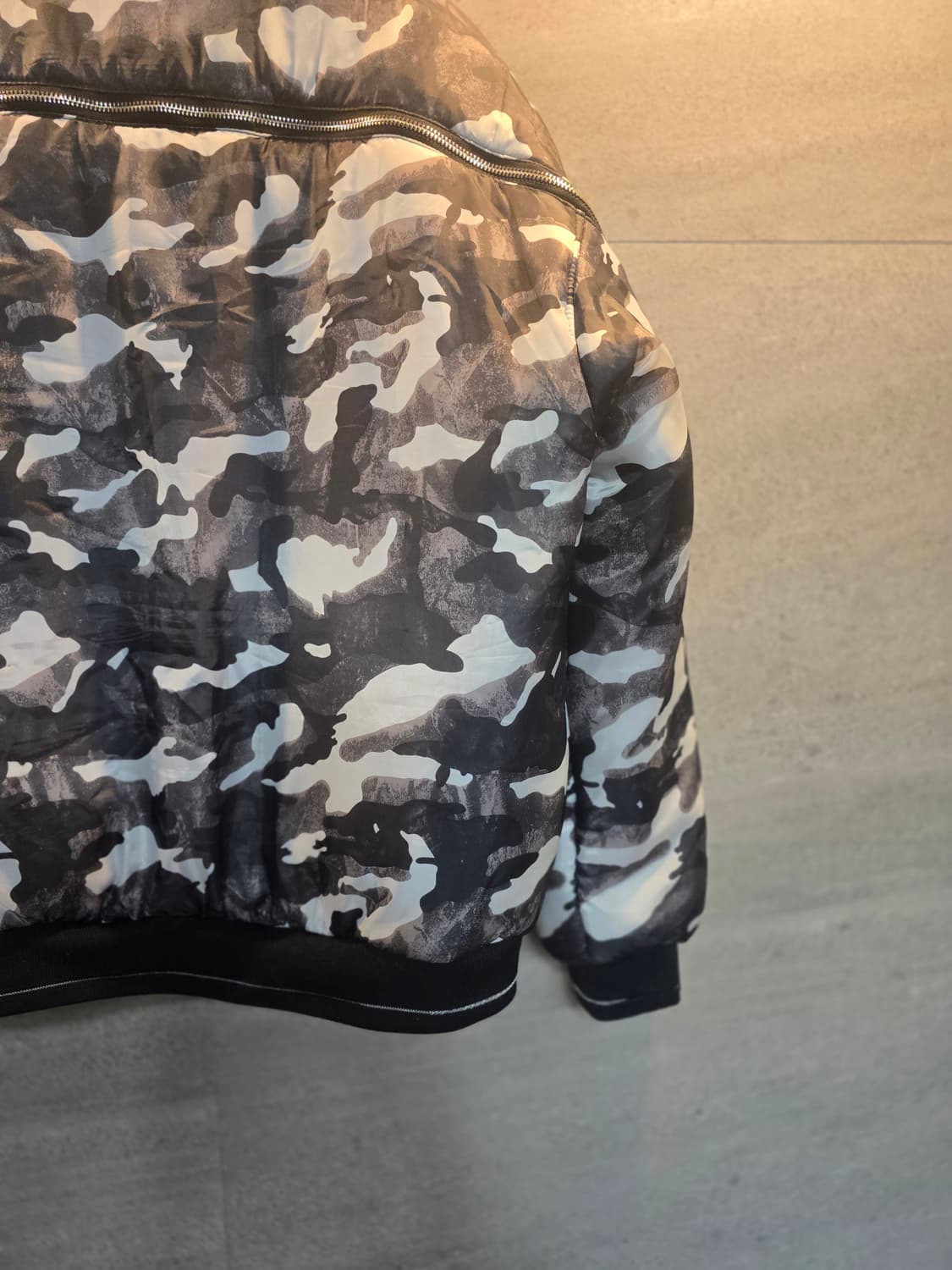 초력셔리 카모플라쥬. 봄버 자켓. 상품이미지8