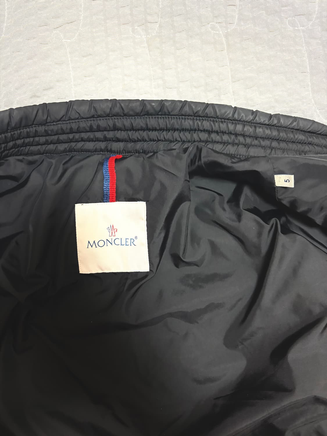 몽클레어 아미오 패딩 상품이미지4