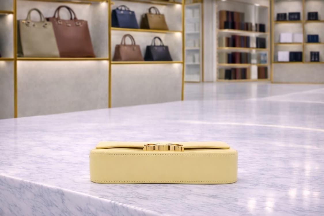 [A급] 셀린느 클로드 샤이니 숄더백 판매합니다!!! 상품이미지3