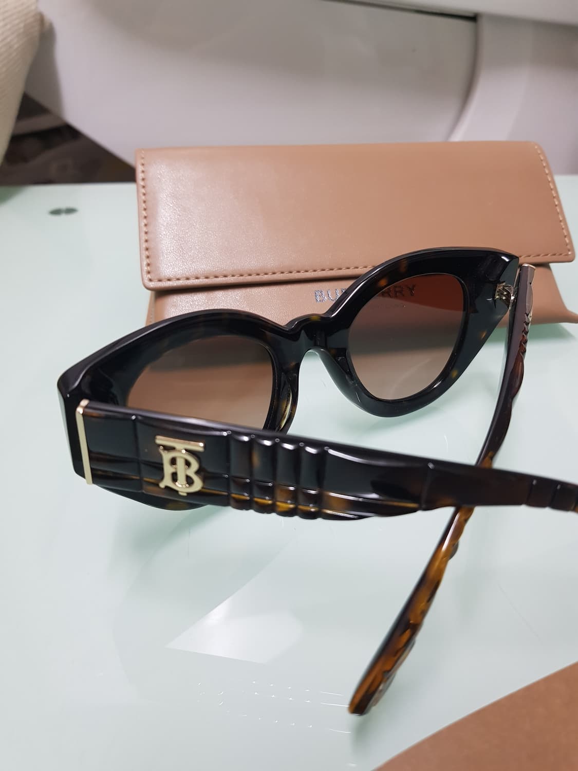 새상품 풀박스)NEW버버리 메도우선글라스 상품이미지3