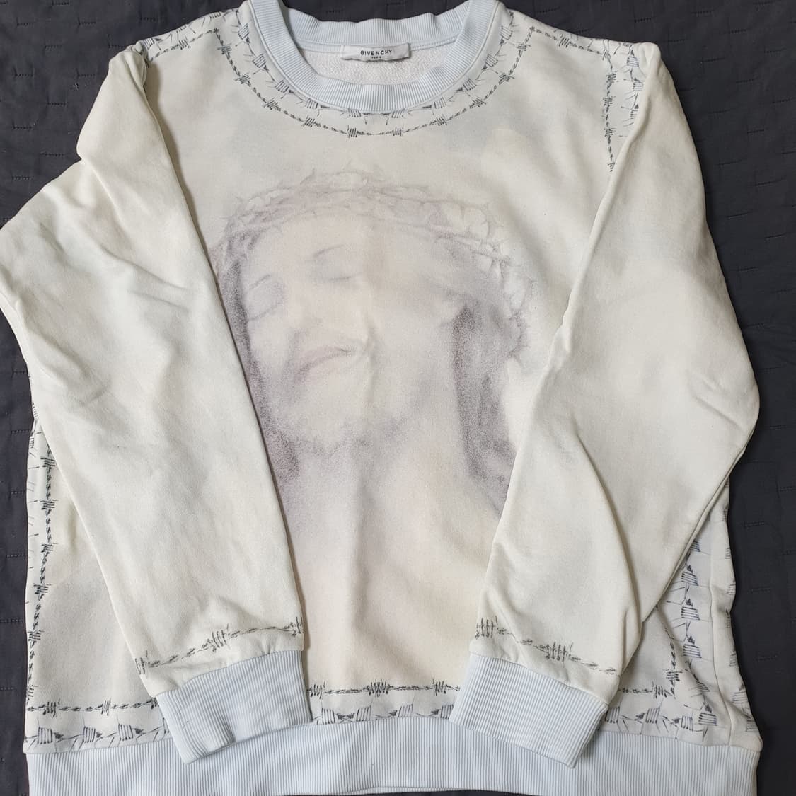 지방시 지져스 맨투맨 상품이미지1