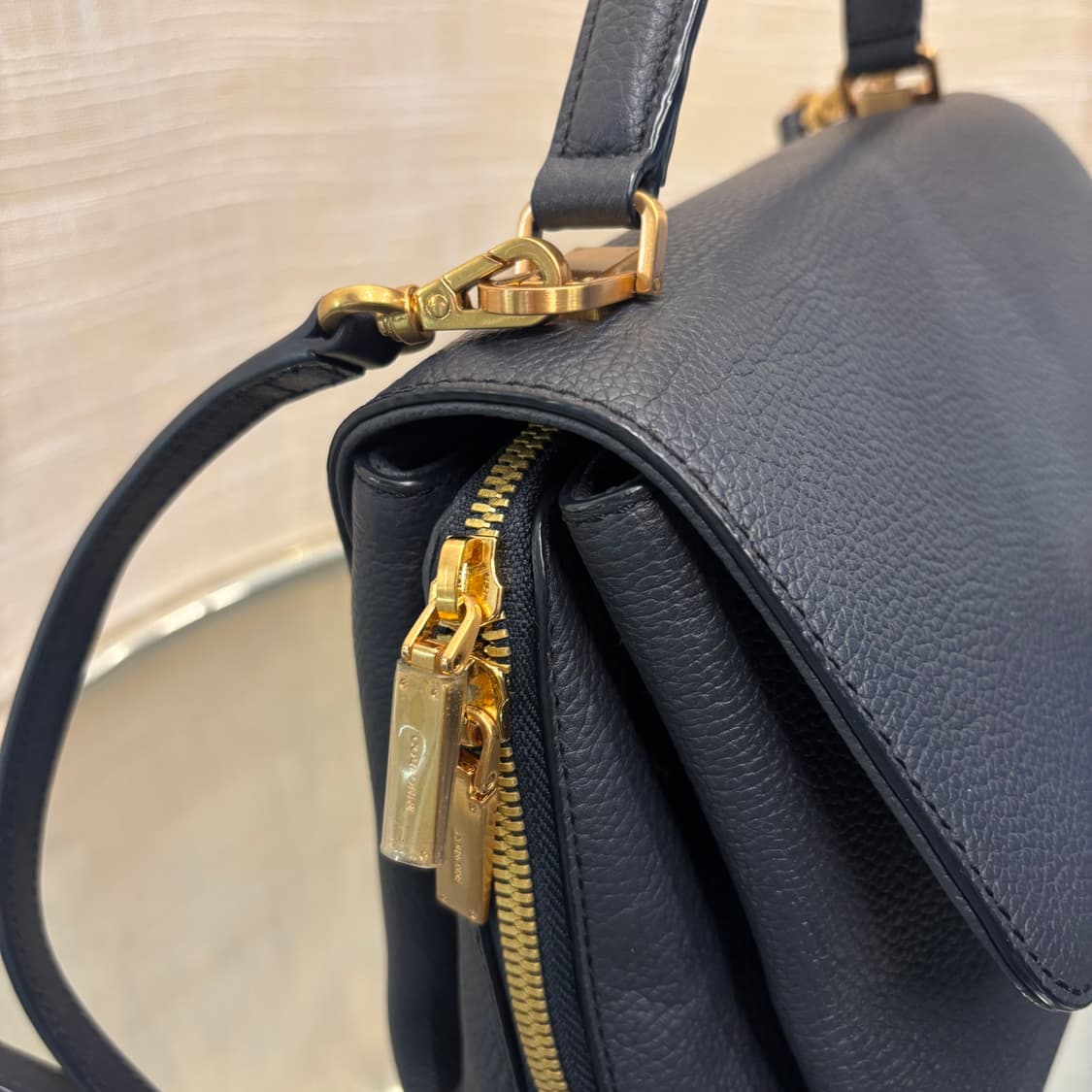 정품 쿠론 소가죽 사첼백     상품이미지5