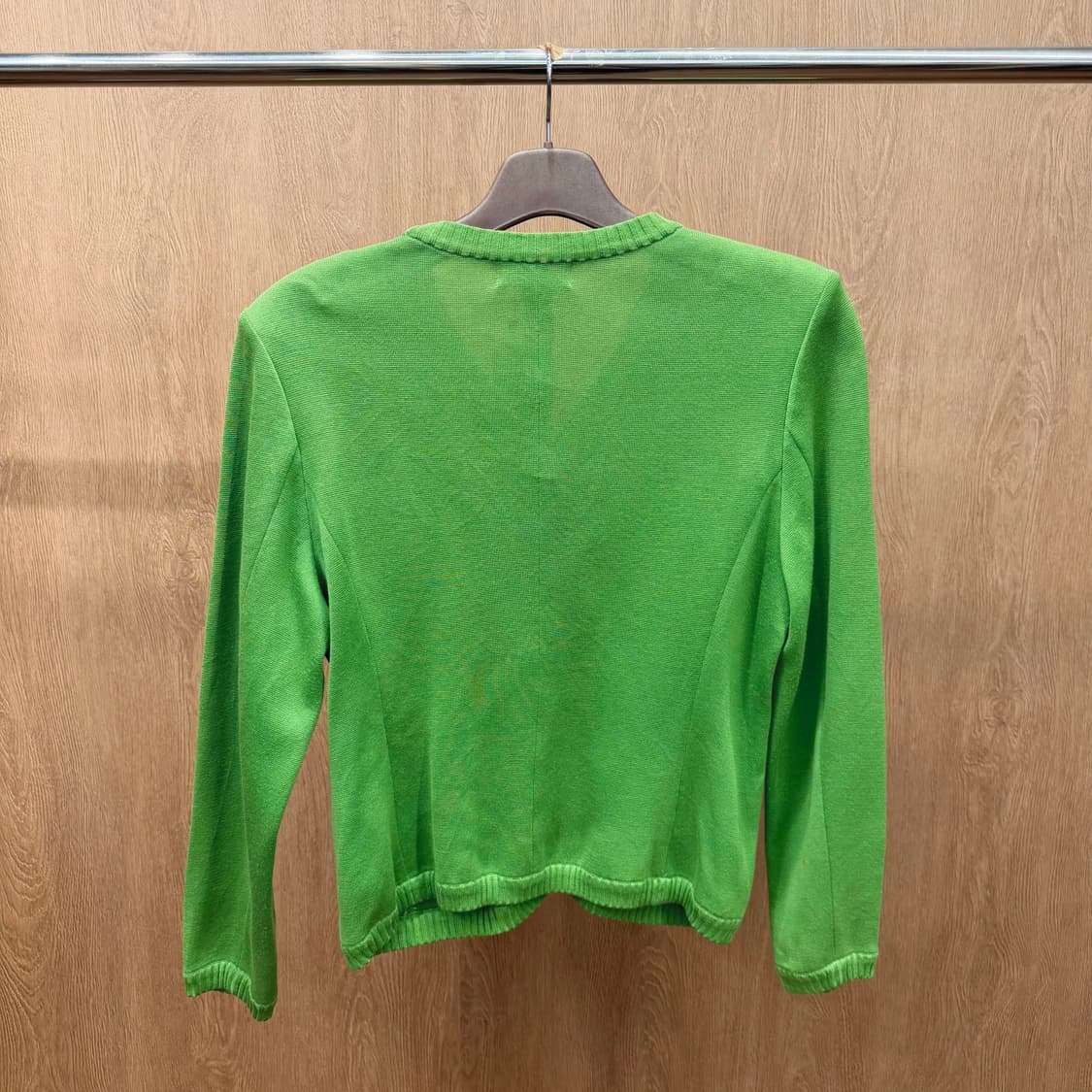 입생로랑 브이넥 니트 가디건 패치 포켓 디테일 레귤러핏 그린 상품이미지3