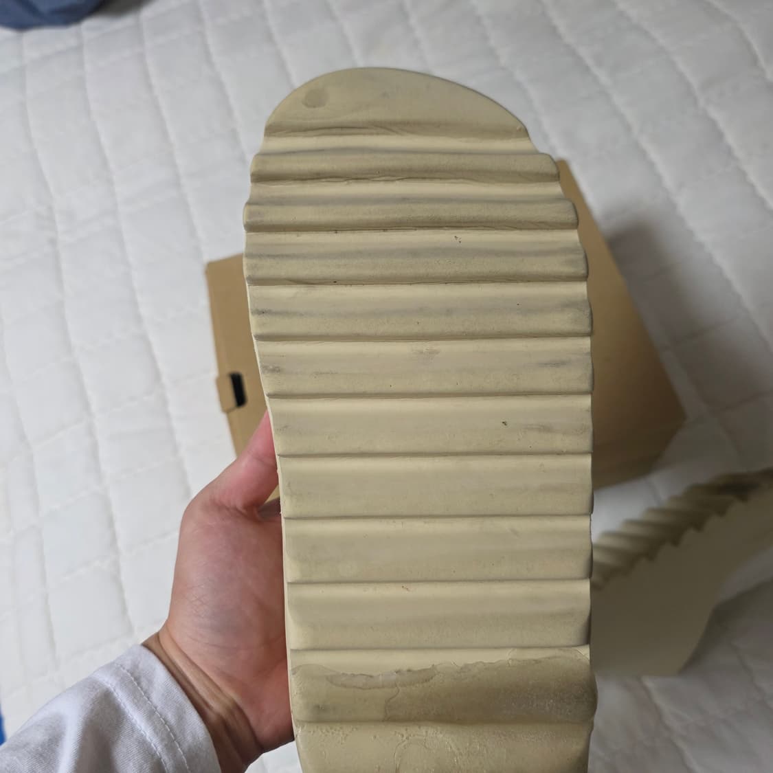 (중고) 아디다스 이지 슬라이드 본 285사이즈 상품이미지5