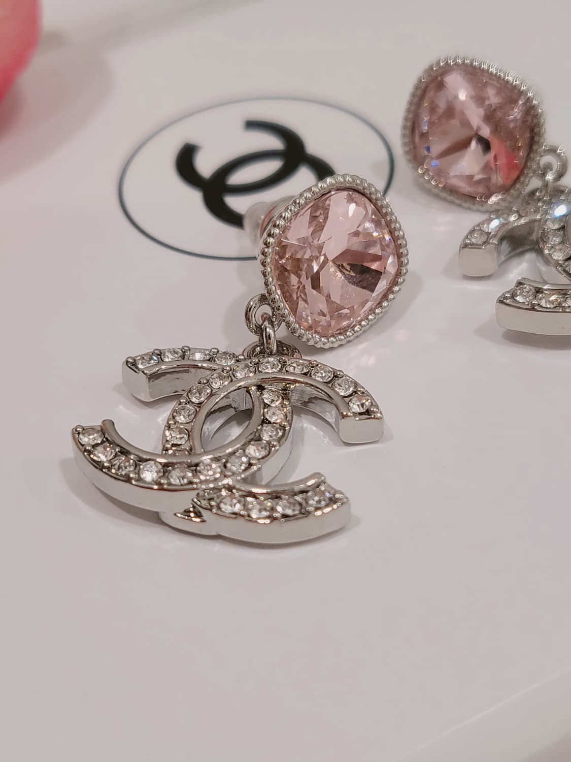 샤넬 cc로고 핑크 크리스탈 귀걸이 업사이클링 상품이미지5