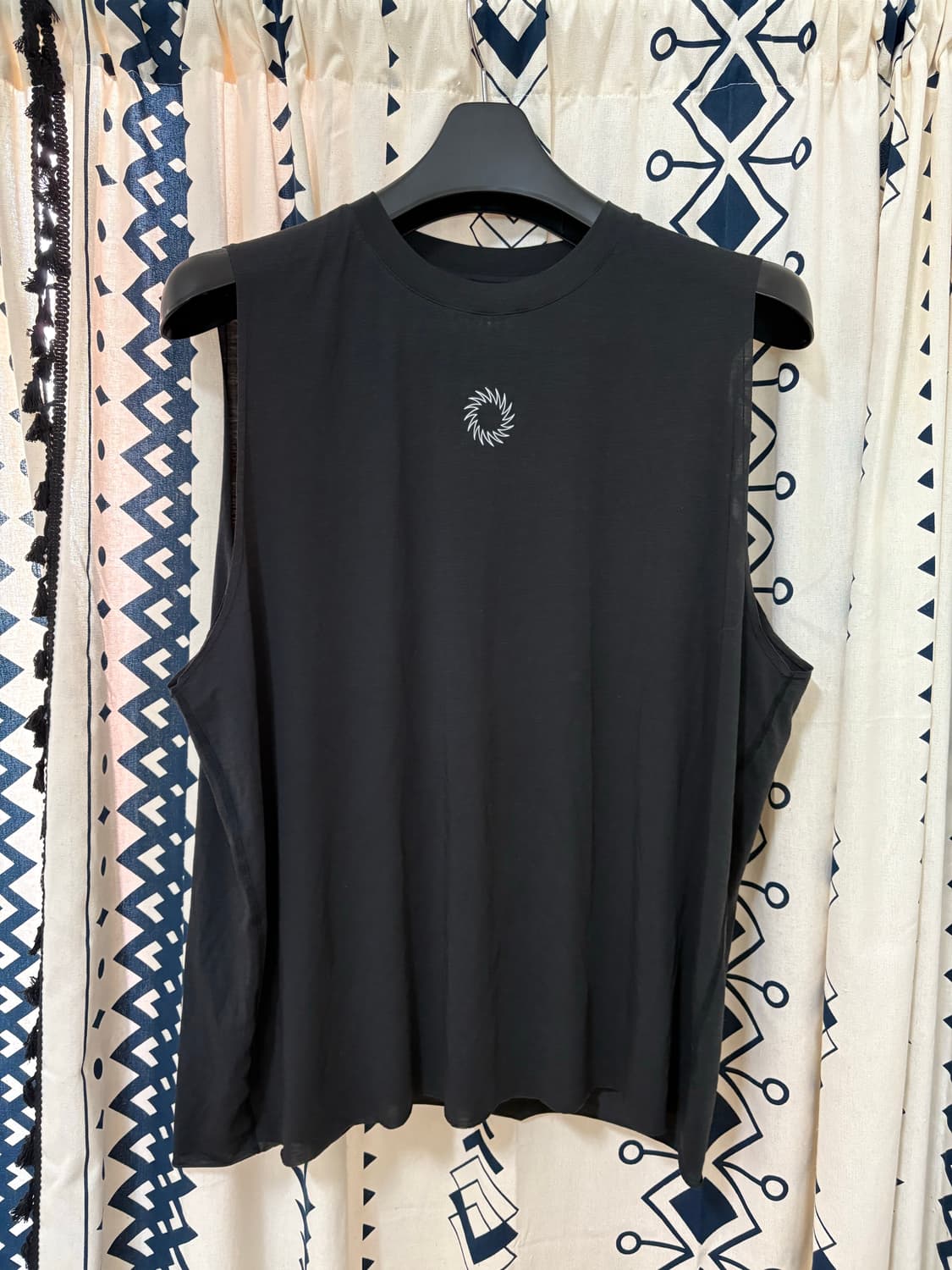 UVU / 퍼포먼스 컷오프 슬리브리스  상품이미지2