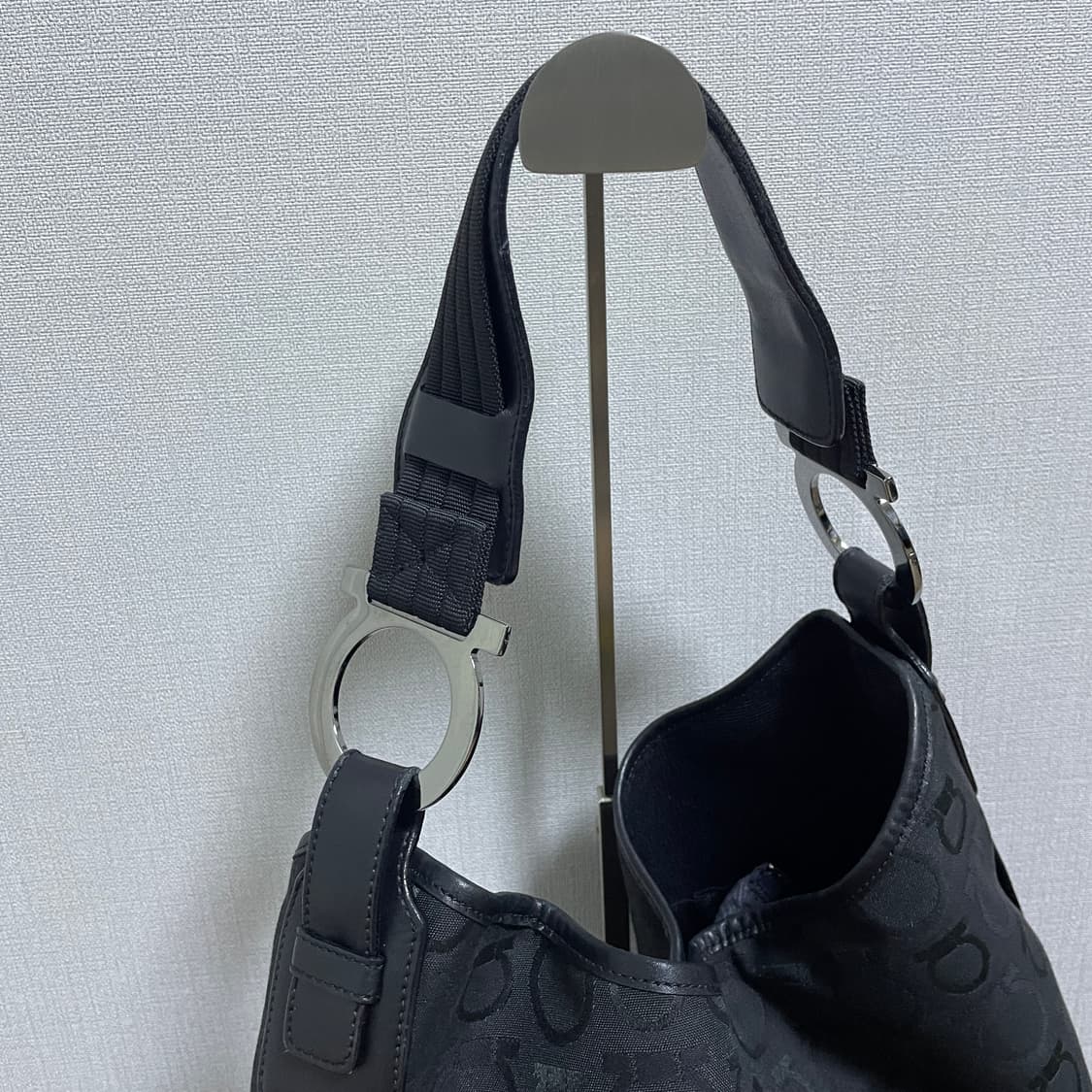 살바토레 페라가모 간니치 로고 호보백 상품이미지4