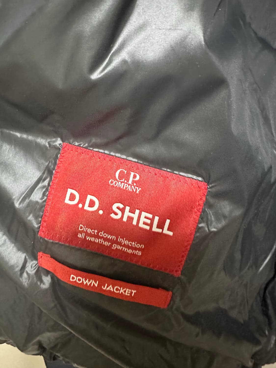cp컴퍼니 dd쉘 패딩 24fw M 블랙 상품이미지8