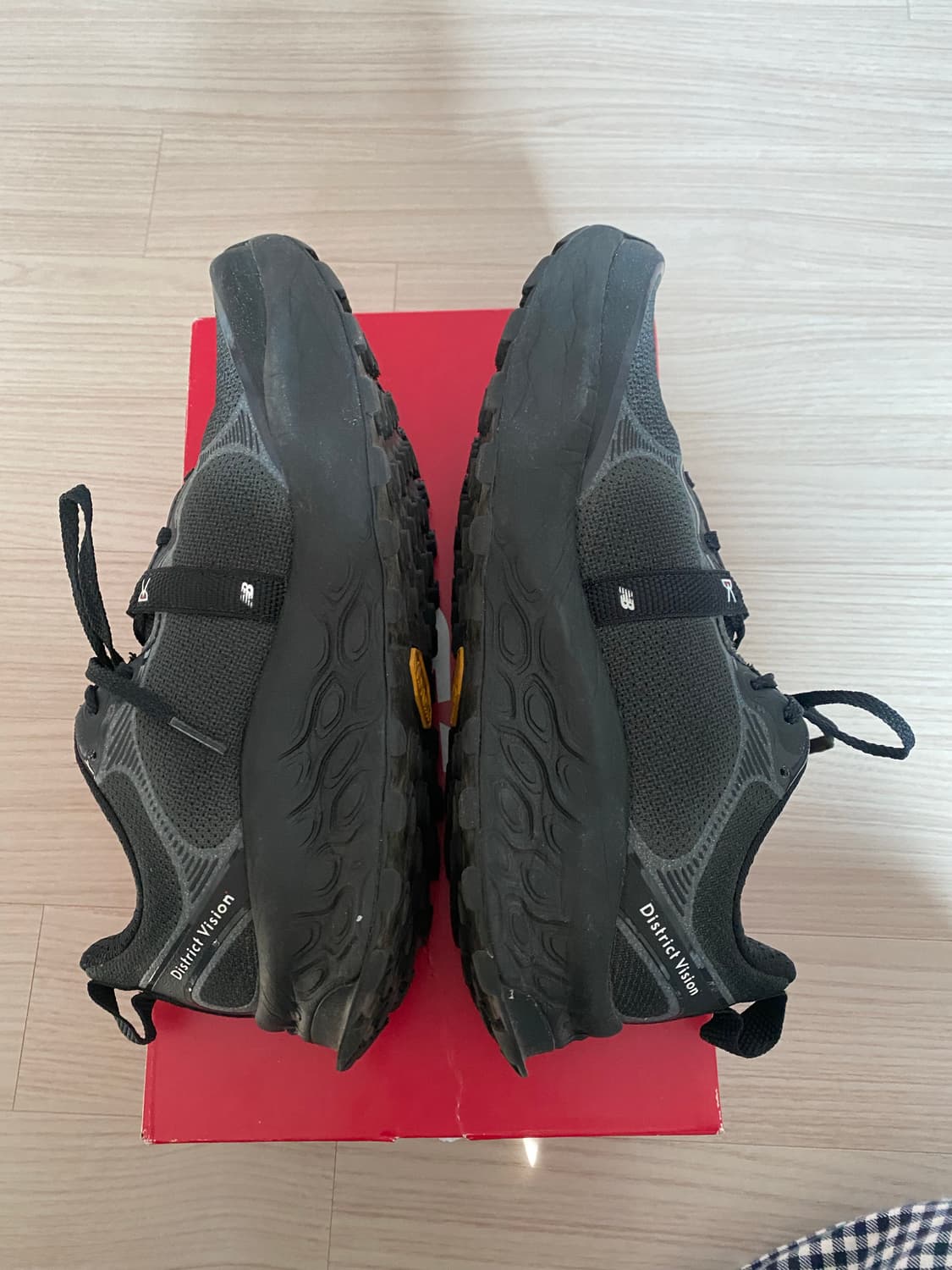 뉴발란스 디스트릭트비전 이에로 v8 district vision 상품이미지2