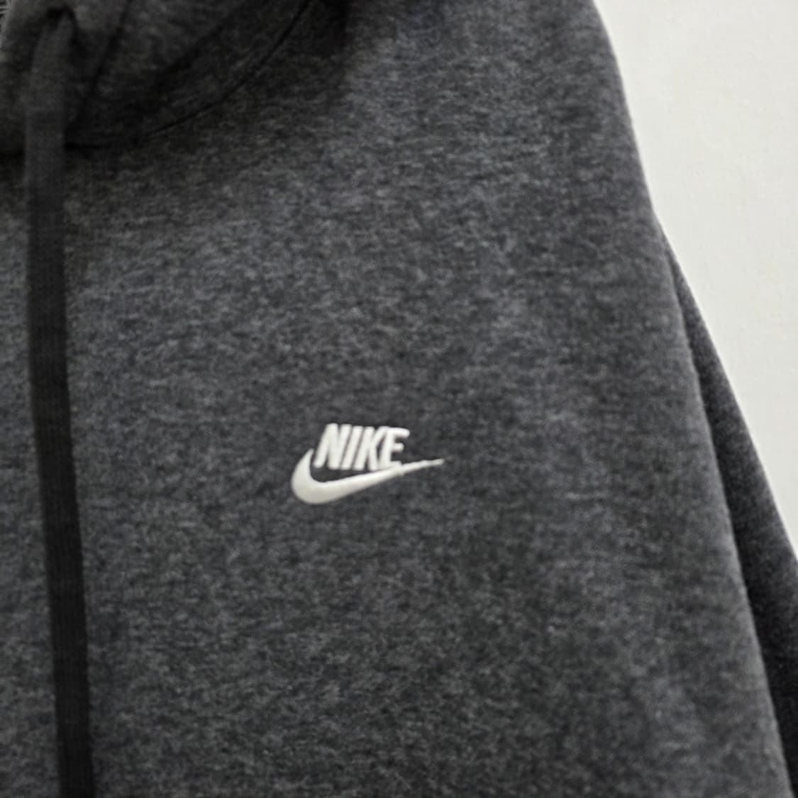나이키 클럽 플리스 스우시 차콜 기모 후드티 상품이미지5