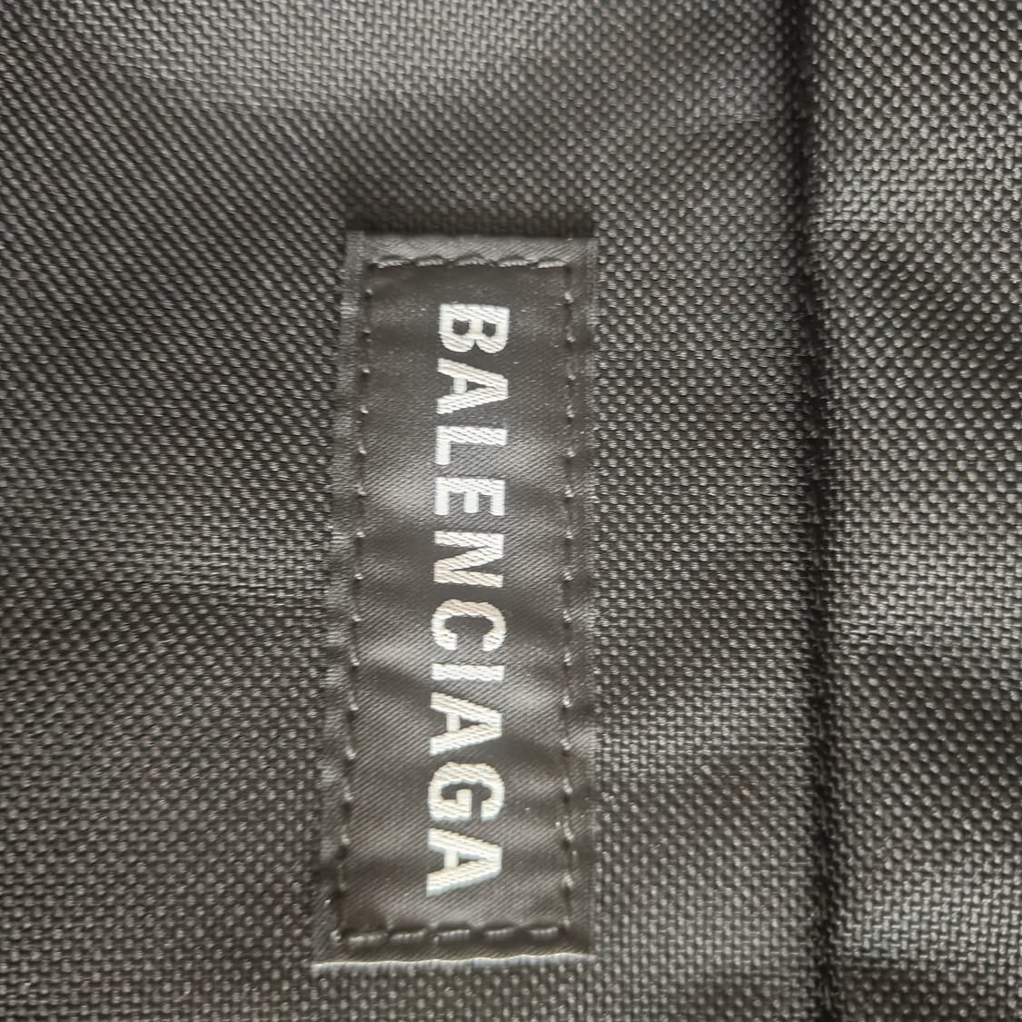 발렌시아가 위켄더 미디움 크로스백
숄더백 상품이미지10