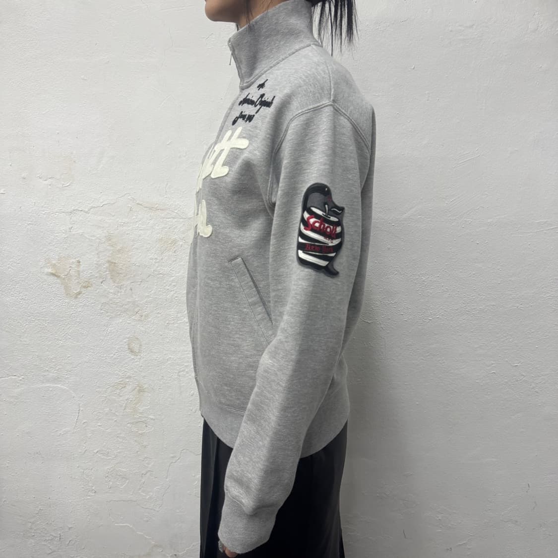 쇼트(Schott) 멜란지 자수 패치로고 폴리에스터 하이넥 트랙탑 자켓 상품이미지2