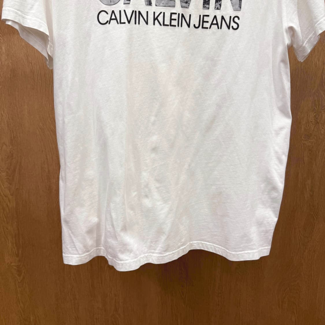 캘빈클라인 베이직 반팔 티셔츠 빅로고 프린팅 그래픽 디테일 화이트 상품이미지5