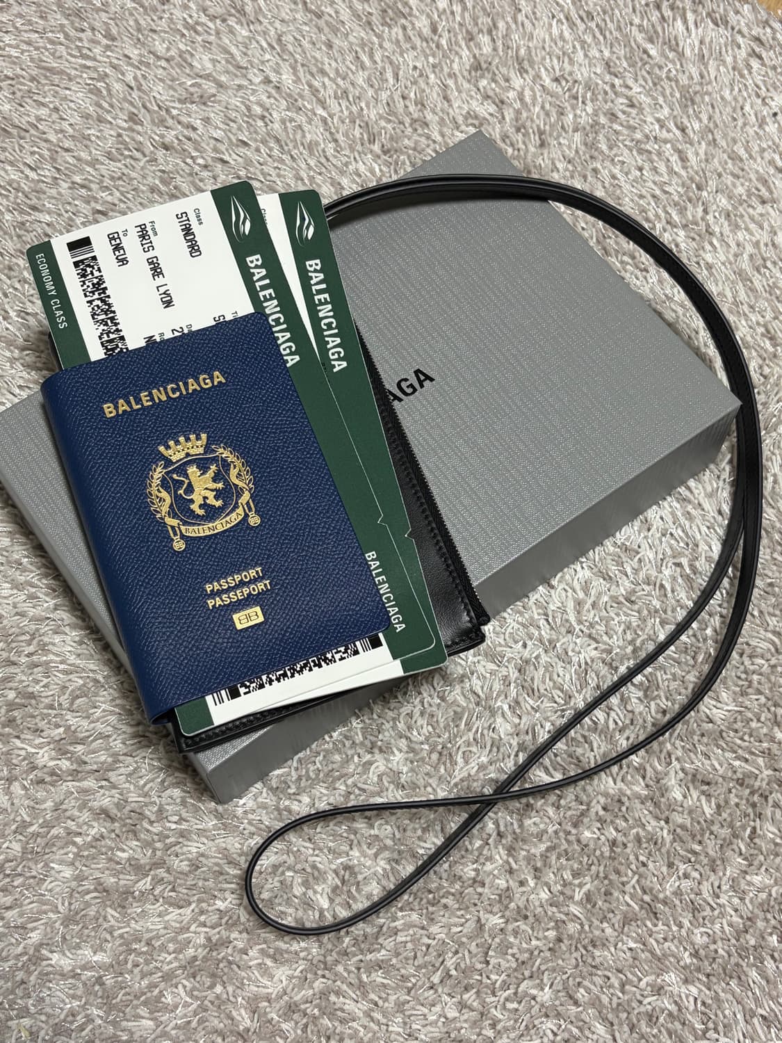💫급처💫🖤발렌시아가 패스포트 폰 홀더 블루 지갑🖤 상품이미지1