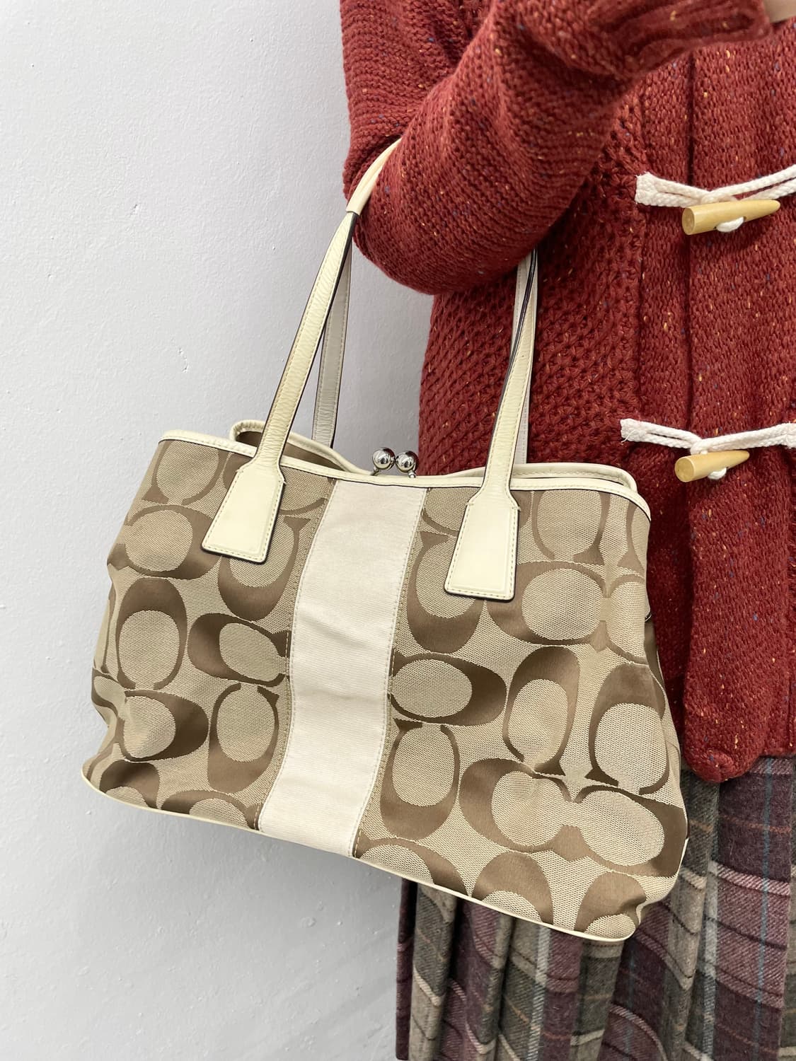 코치 자카드 시그니처 숄더백  상품이미지4