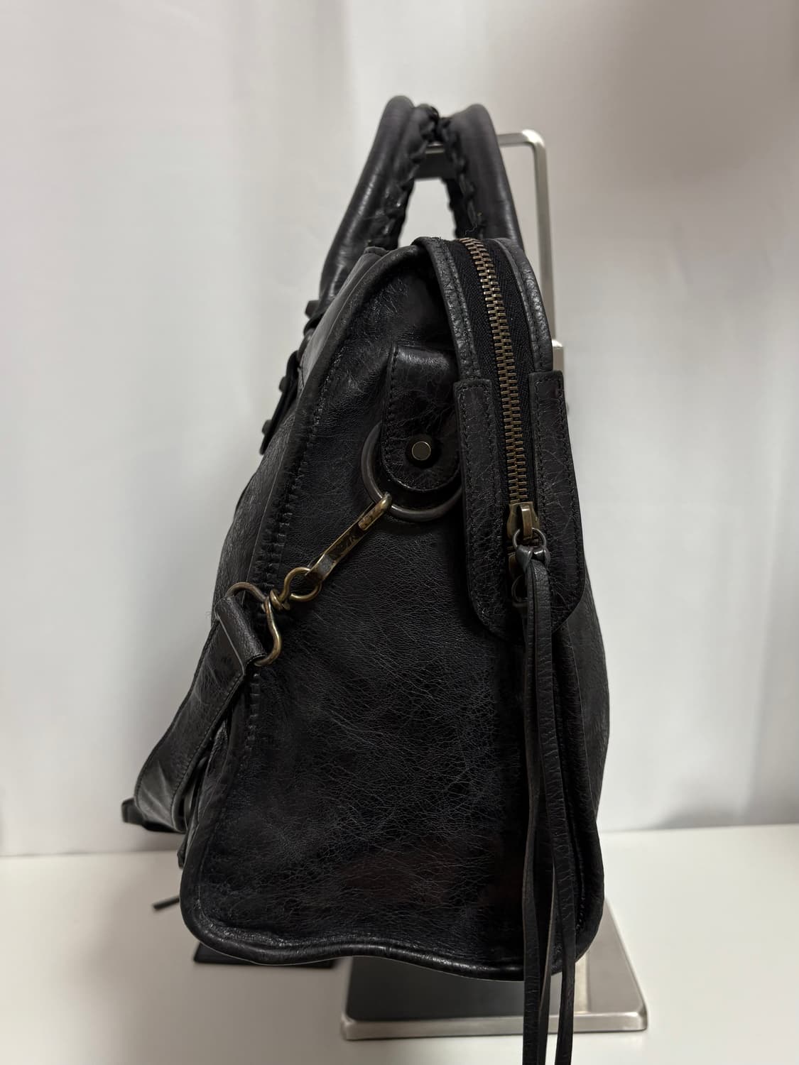 발렌시아가 시티 모터백 블랙 미디움 상품이미지3