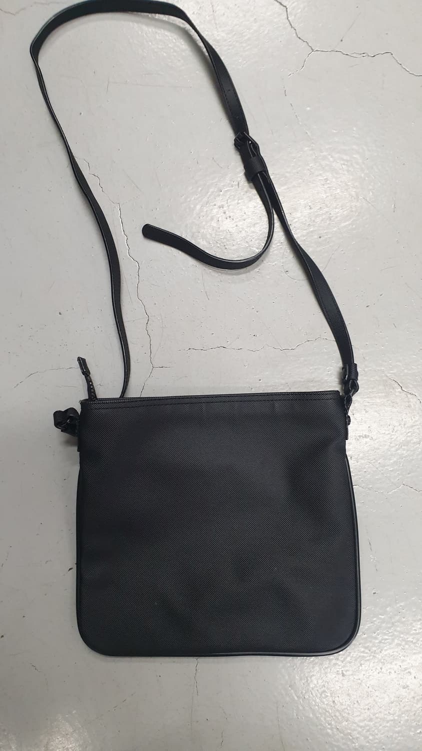 라코스테 블랙 크로스백 상품이미지2