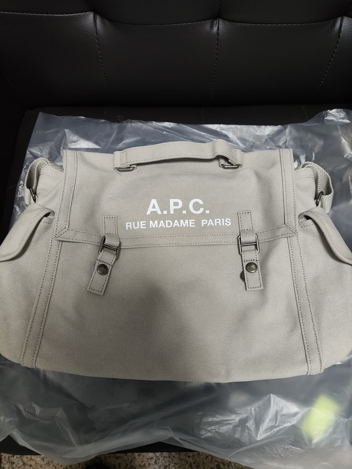 (새상품70%할인)APC 아페쎄 정품 레쿠퍼레이션 사첼 토트/숄더백 샌드 상품이미지1